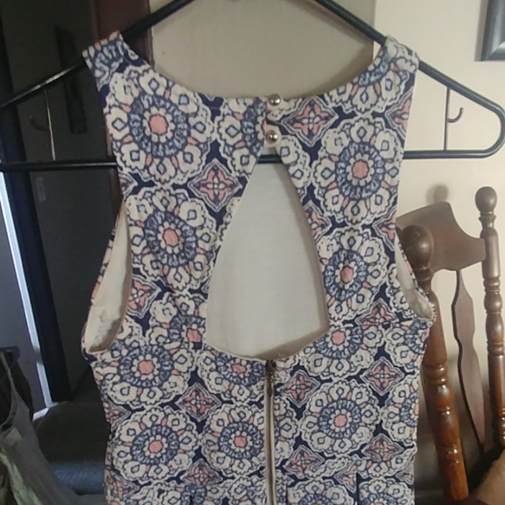 Patterned polyester dress - Picture 2 of 4